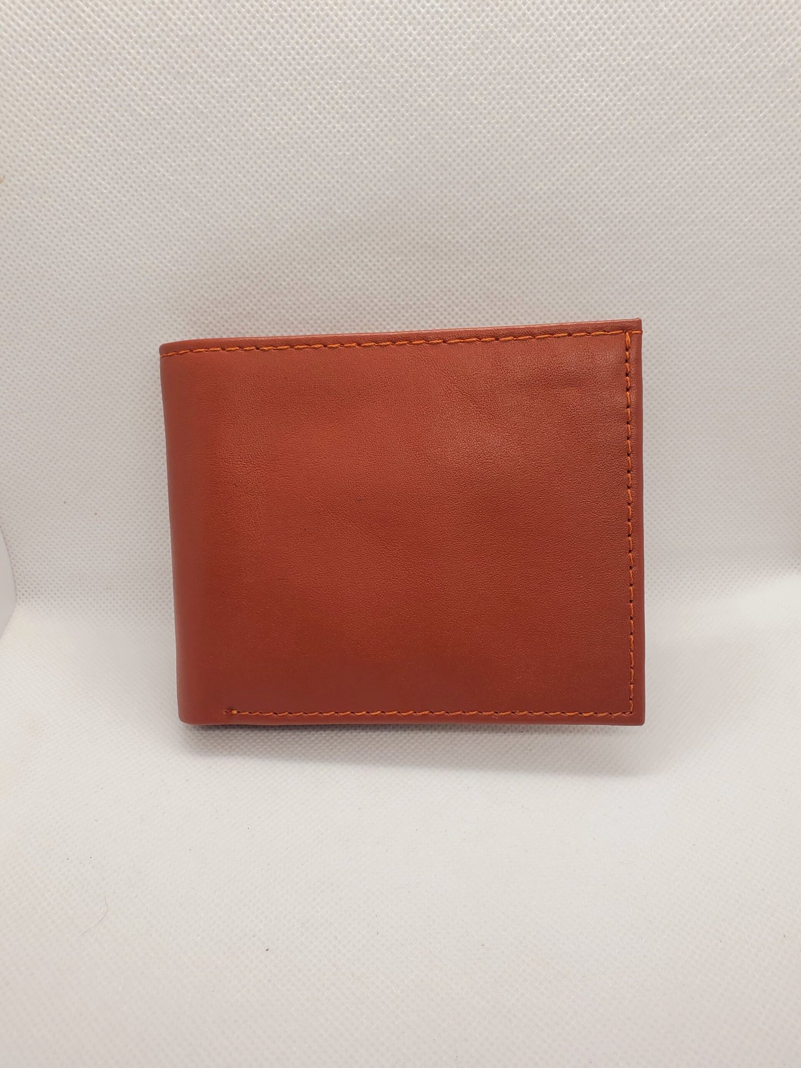 Classic Tan Leather Wallet for Men – Minimalist Bifold Design